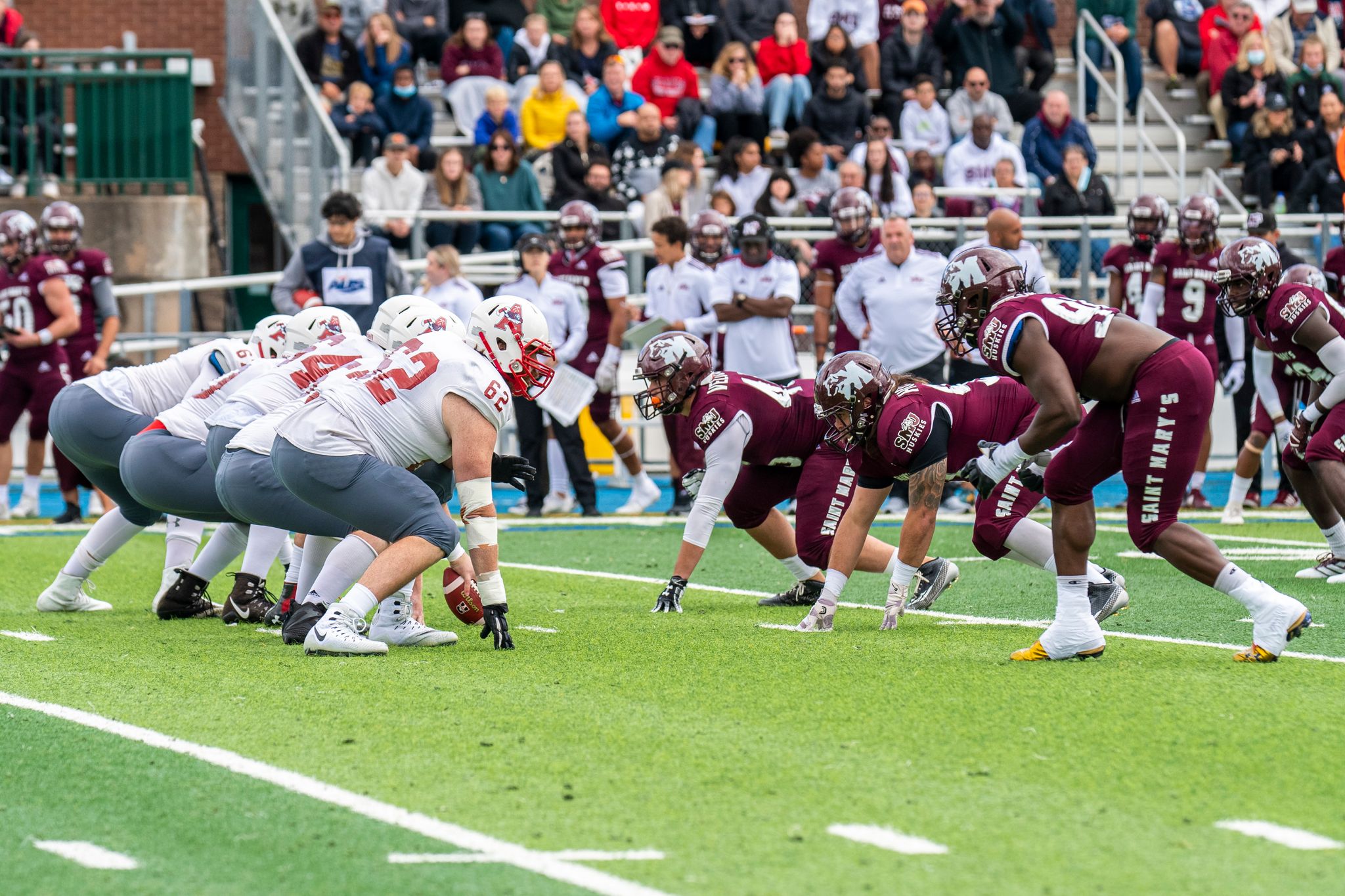 Axemen Best Huskies 14-7 in Defensive Battle