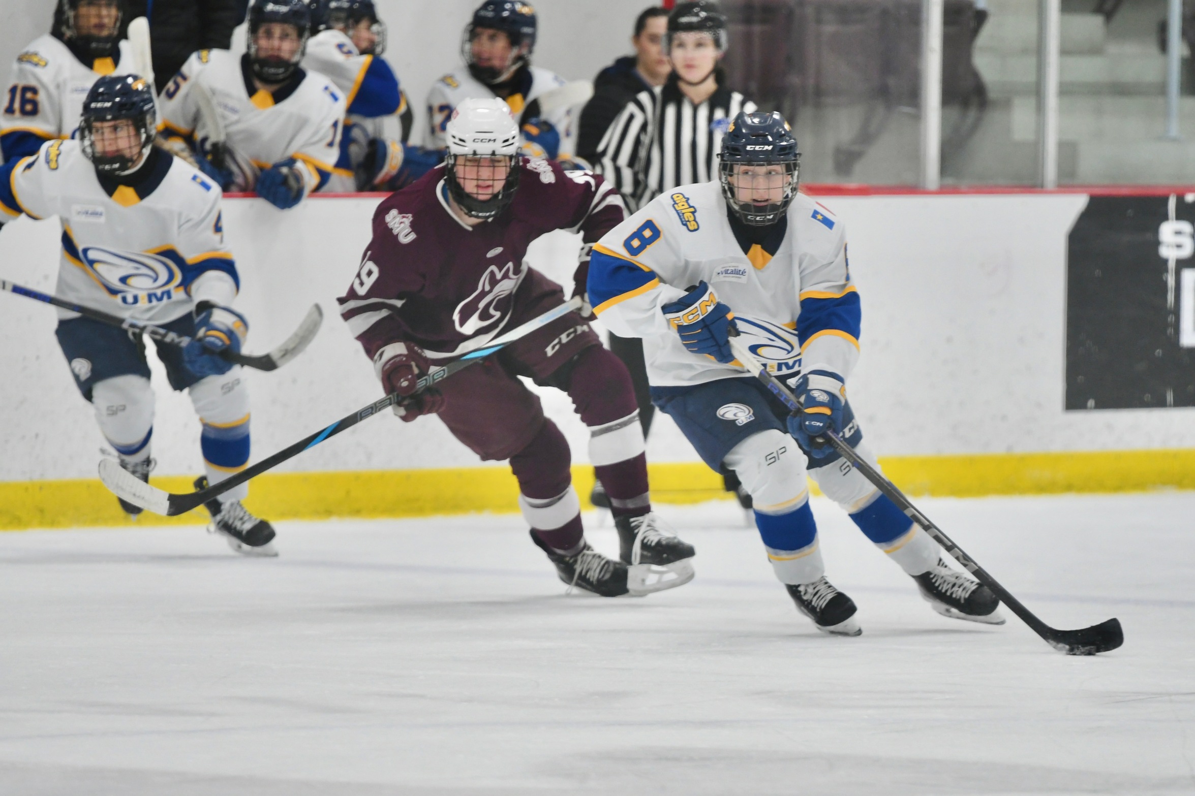 Hansen backstops Huskies to 1-0 shootout win over Aigles Bleues