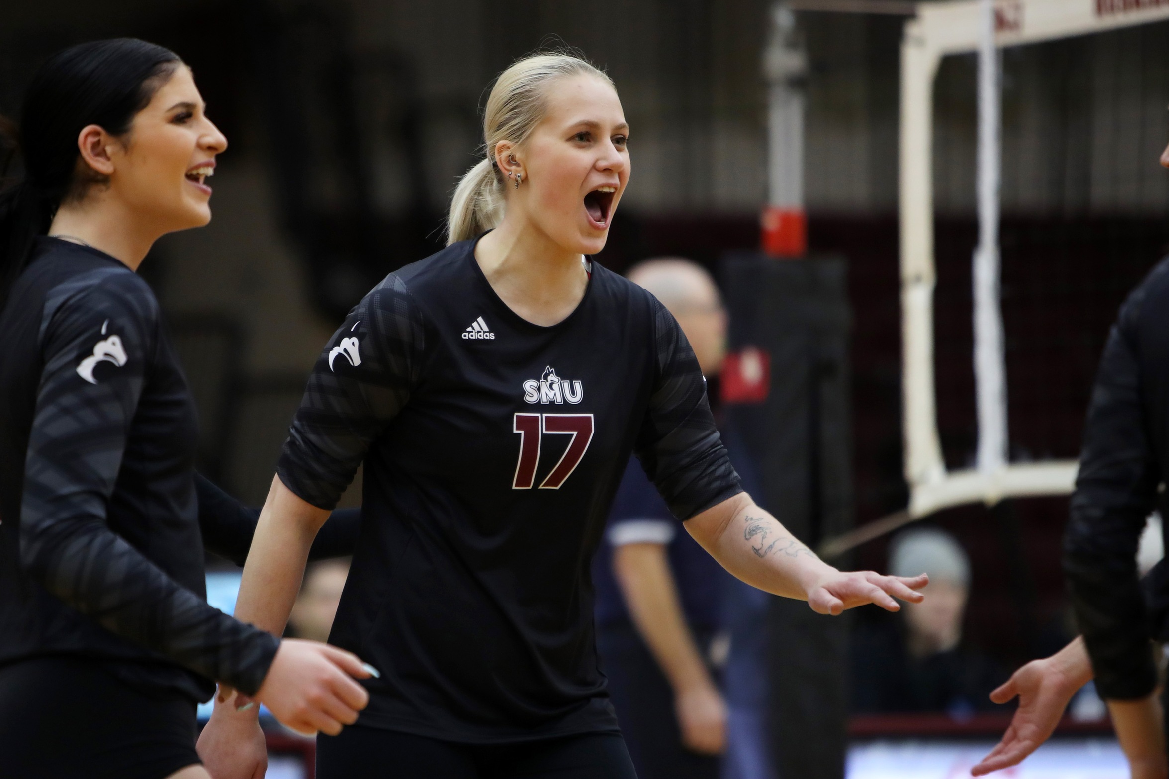 Huskies defeat UNB REDS for fifth straight win
